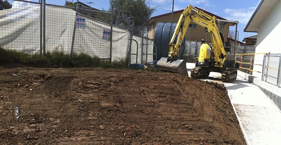 Working-Bucket-Earthmoving-Brisbane-excavator-soil-prep.jpg