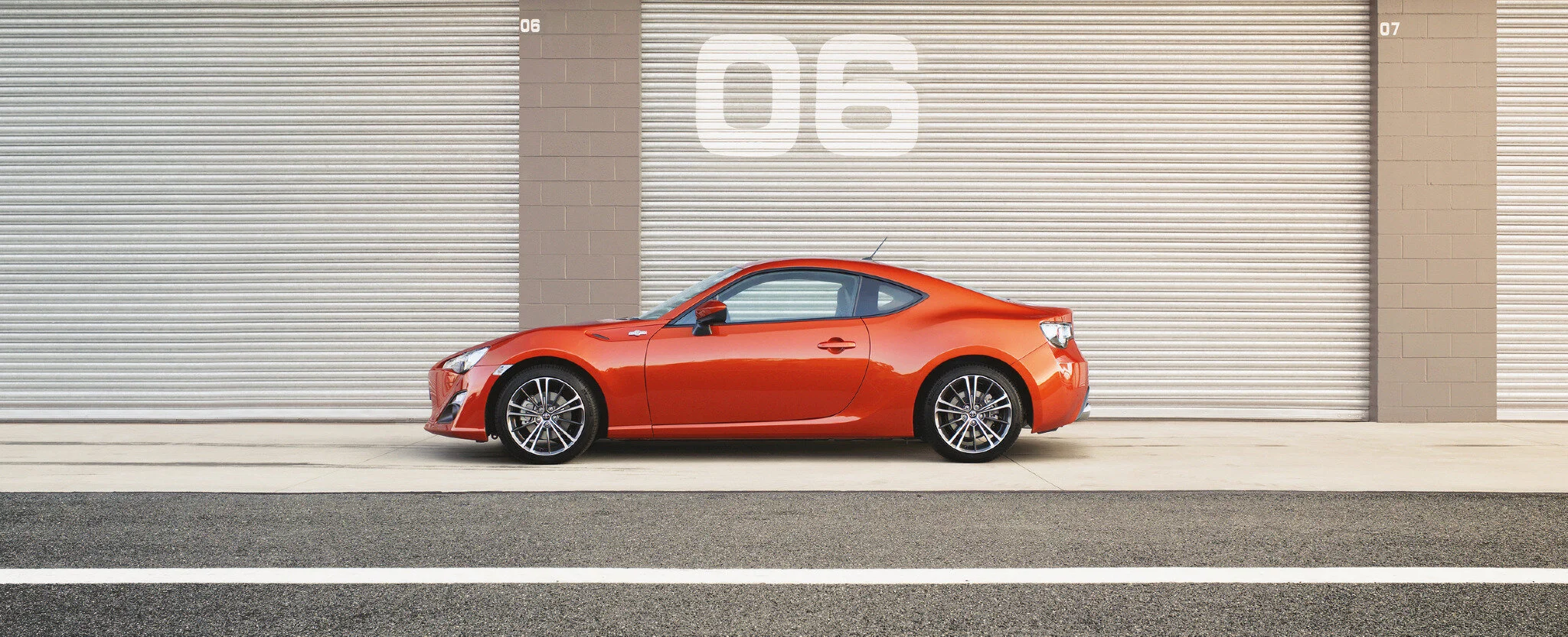 Toyota86_profile2lr_o.jpg
