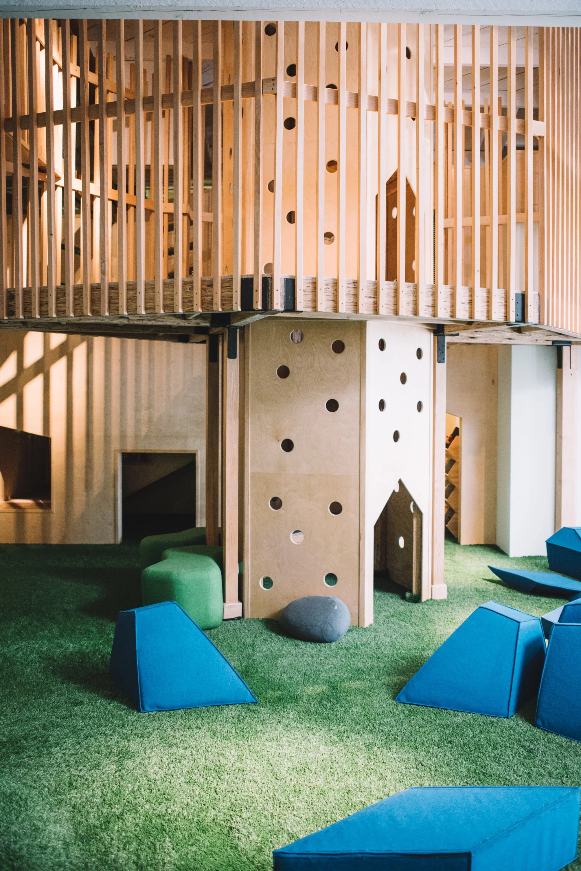 Fox &amp; Kit Café: Where Coffee and Playtime Come Together for the Perfect Blend!