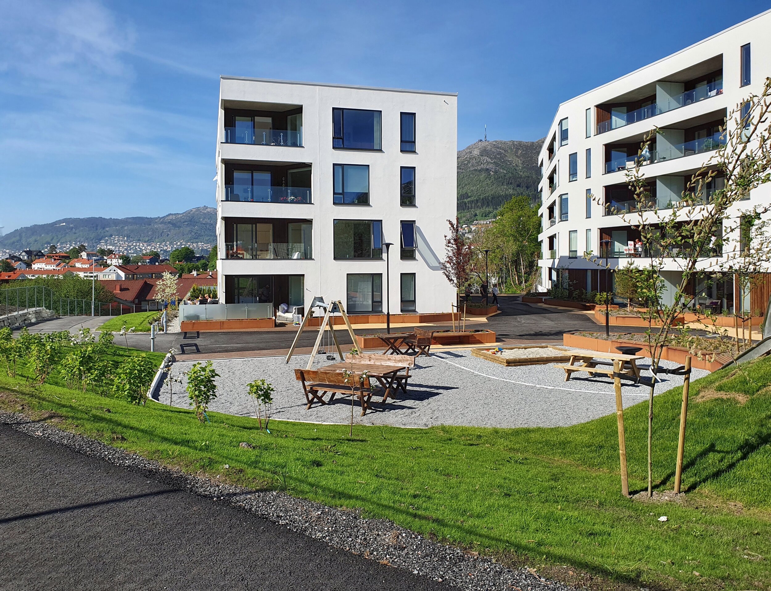   Sted:  Bergen ▎ Status:  Ferdigstilt 2021 ▎ Areal:  ca 5.100 m² ▎ Byggherre:  Konseptbygg AS ▎  Utmerkelser:  1. plass plan- og designkonkurranse 