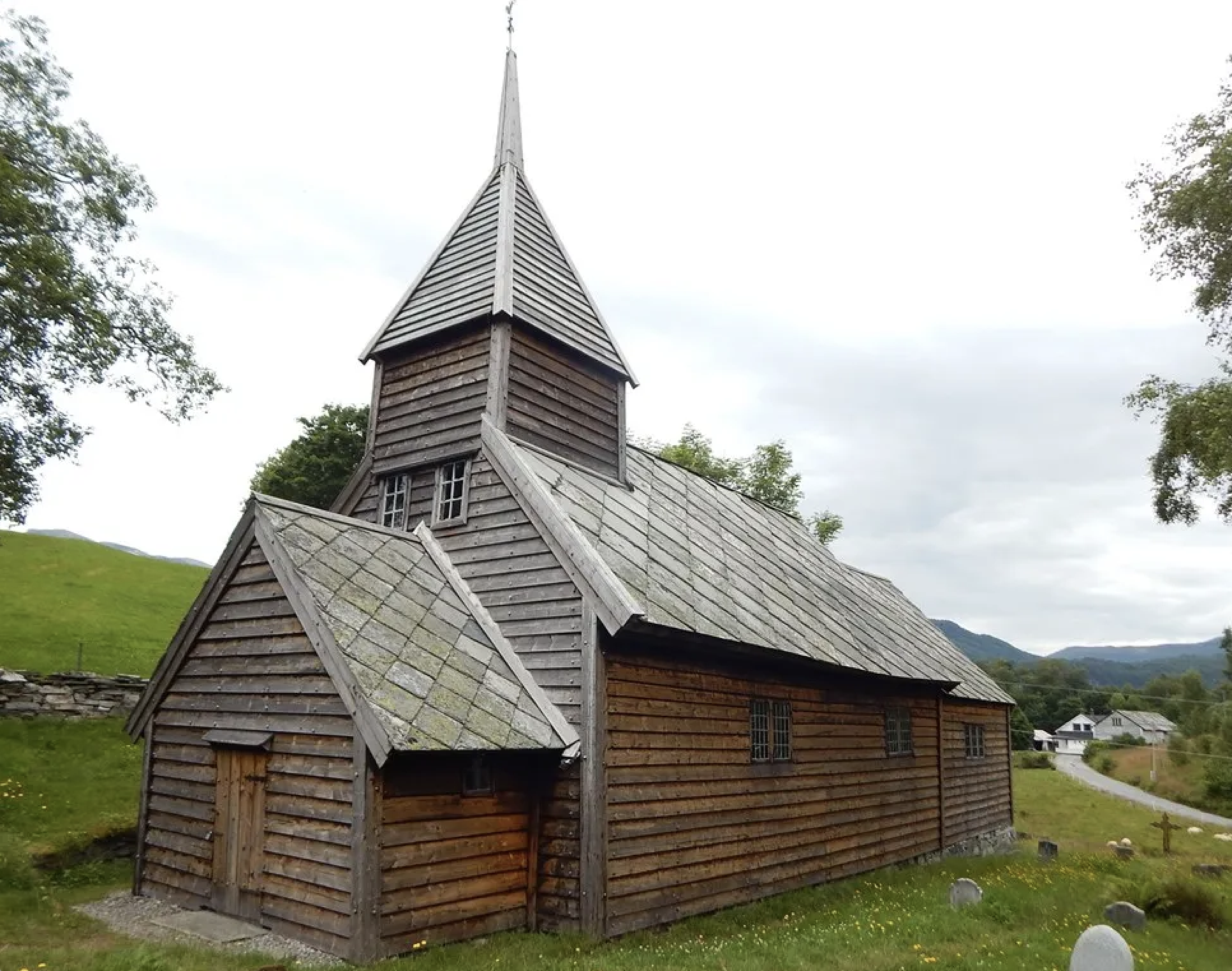 Holdhus gamle kirke - istandsetting