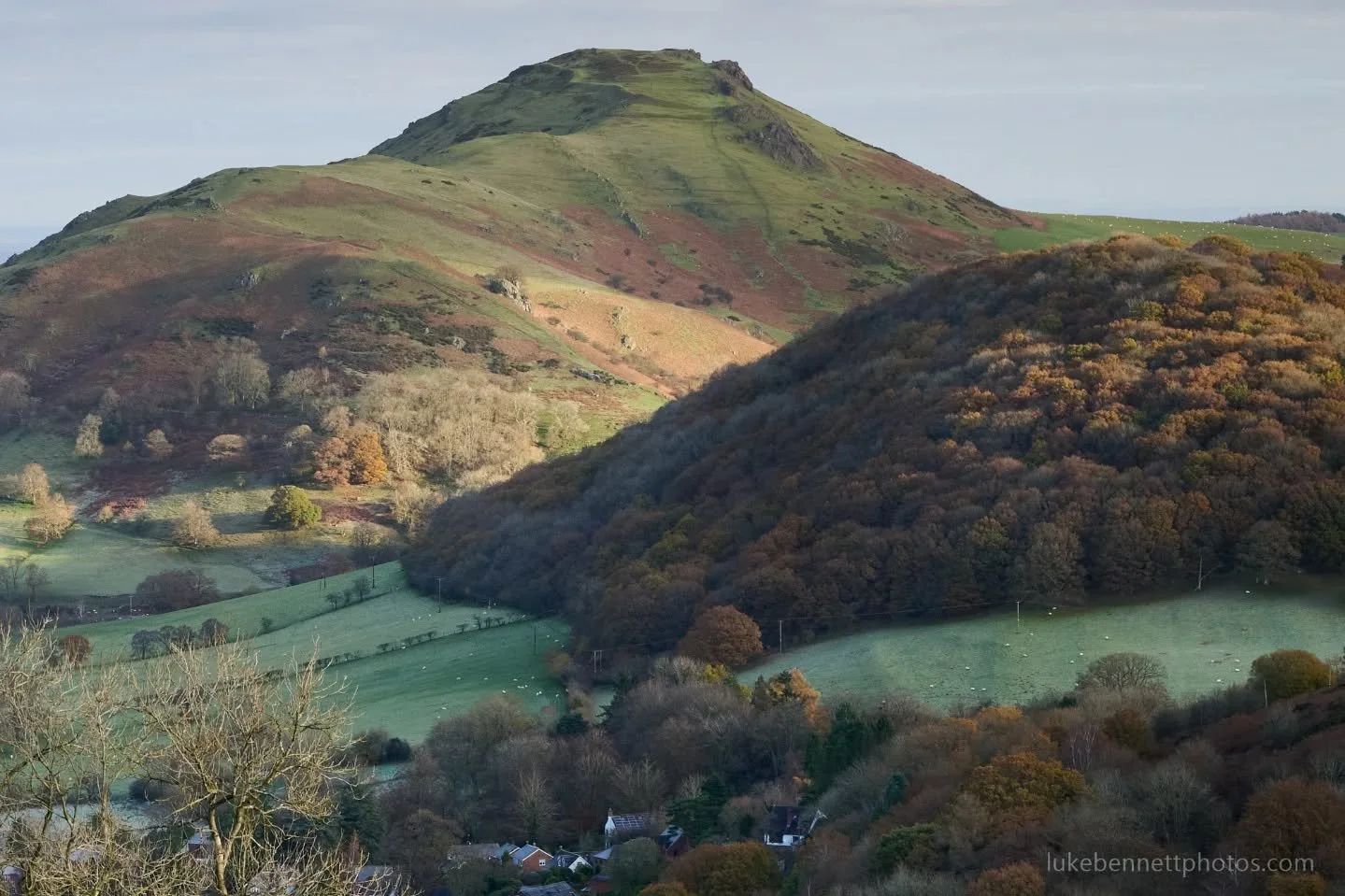 Caer Caradoc, Shropshire, a few autumns back.

#Shropshire #shropshirehills #landscapephotography #landscapeuk