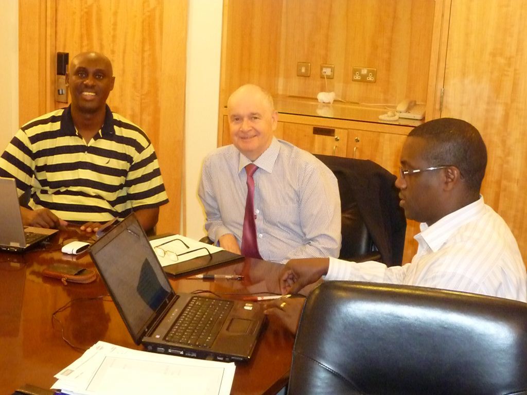 john hudson, amp course director, sits in on a project team meeting with gerard mukubu on the left and ernest karasira on the right, both from rwanda.