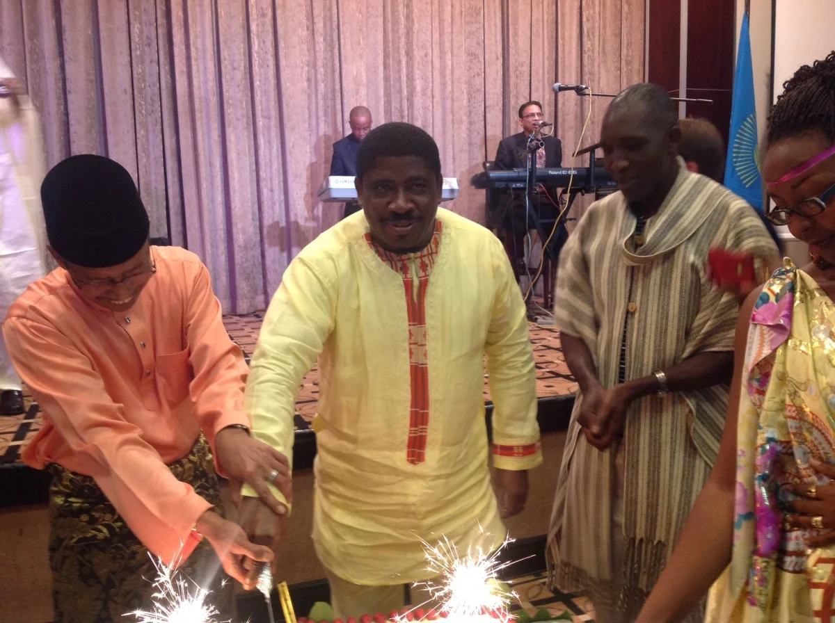 cake cutting.jpg