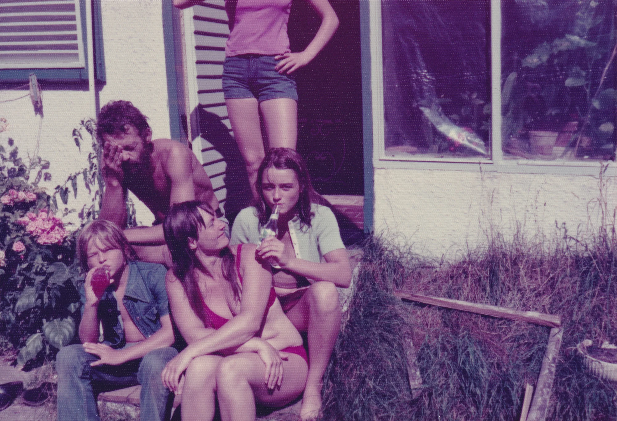 Familien i sommerhus (ca. 1971) 2-2000.jpg