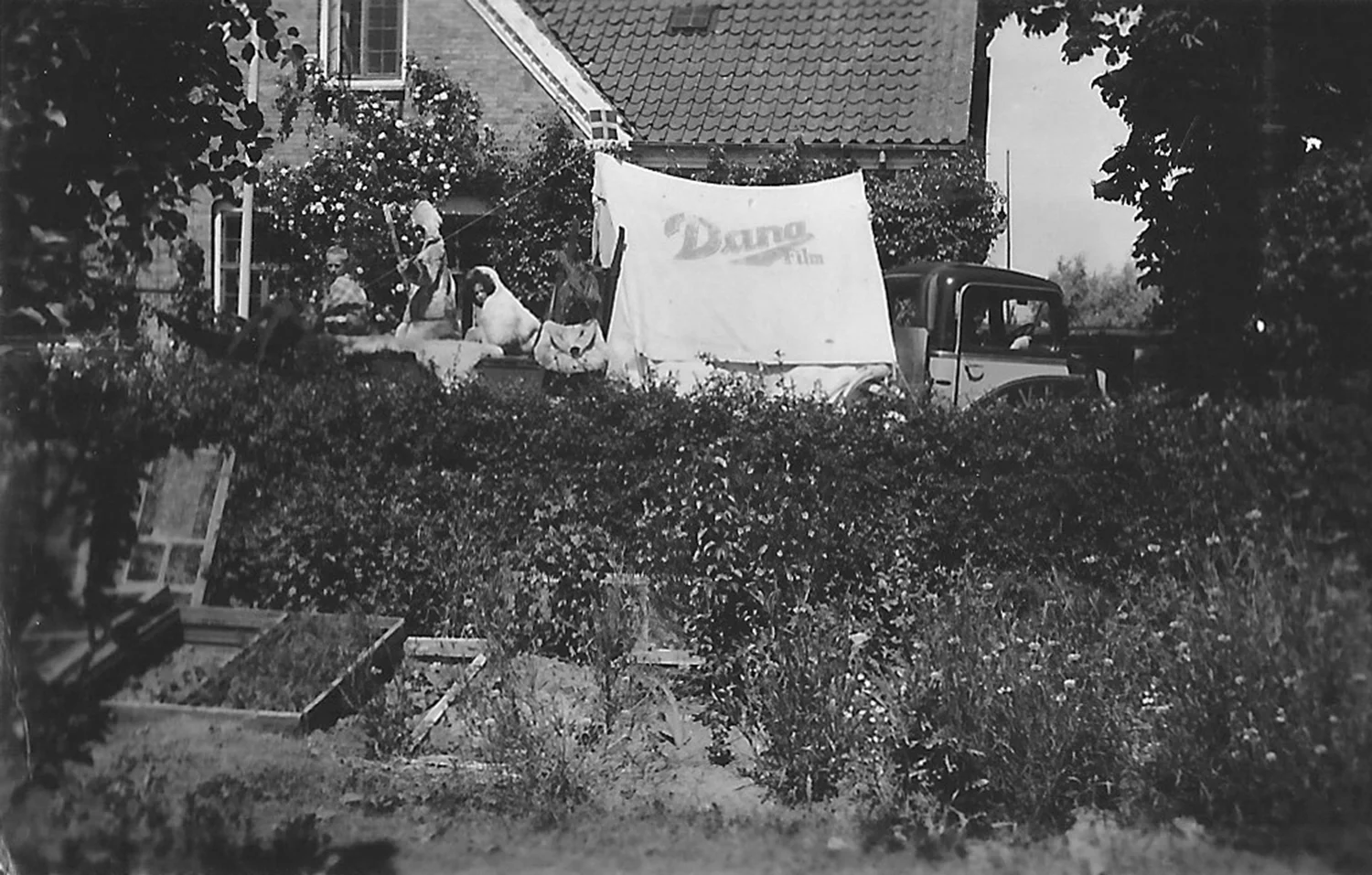 Billede af slæden som er taget fra vores have. Foto: Lisbet Gilberg.