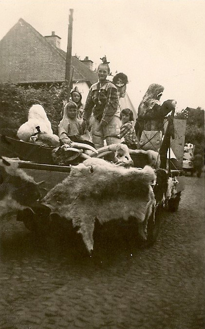 Pusser siddende med ryggen til Bjørn, Rolf og Ivalo (de andre kender jeg ikke). Foto: Lisbet Gilberg.