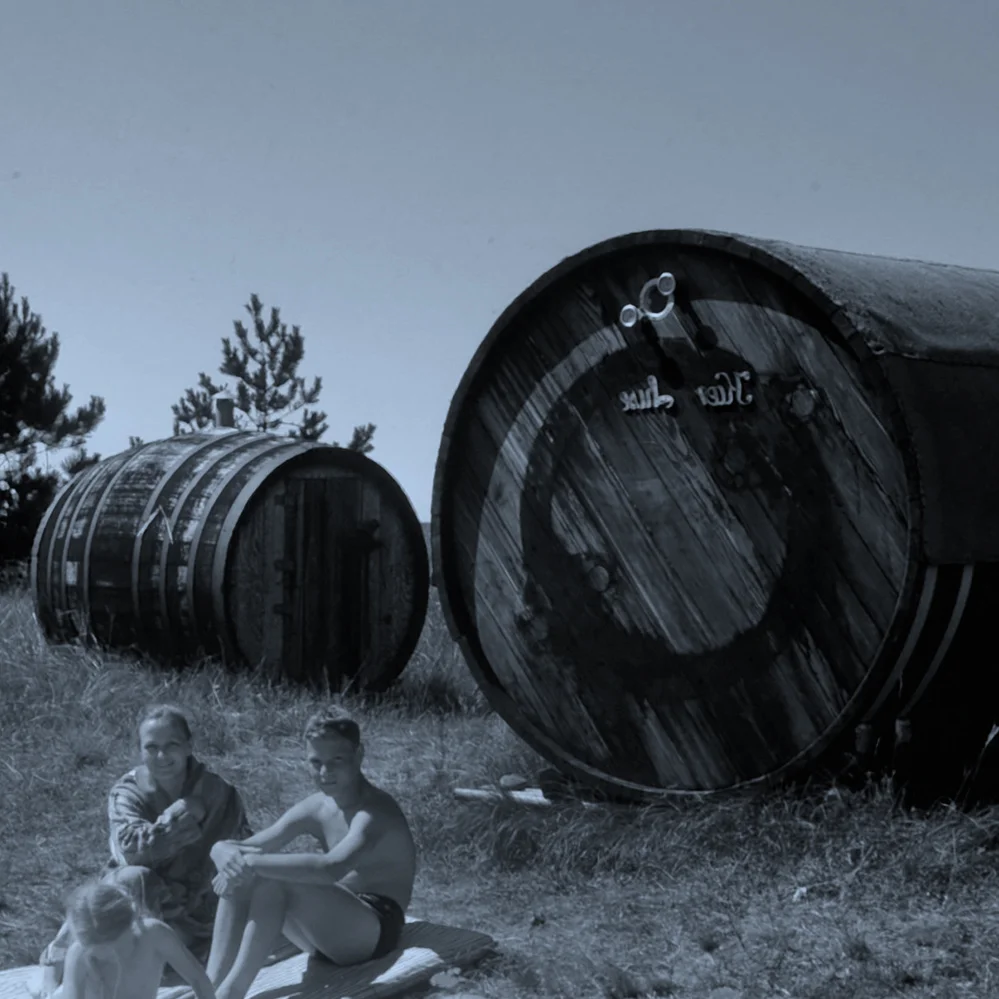 Tønderne - en øl tønde og en smørtønde-crop1500blue.jpg