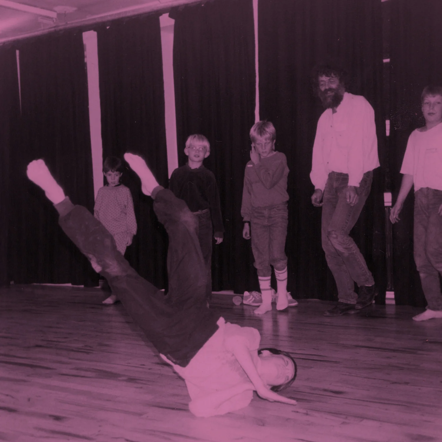 Kucheza 1987 (break dance). På billedet ses Leif i færd med at undervise.