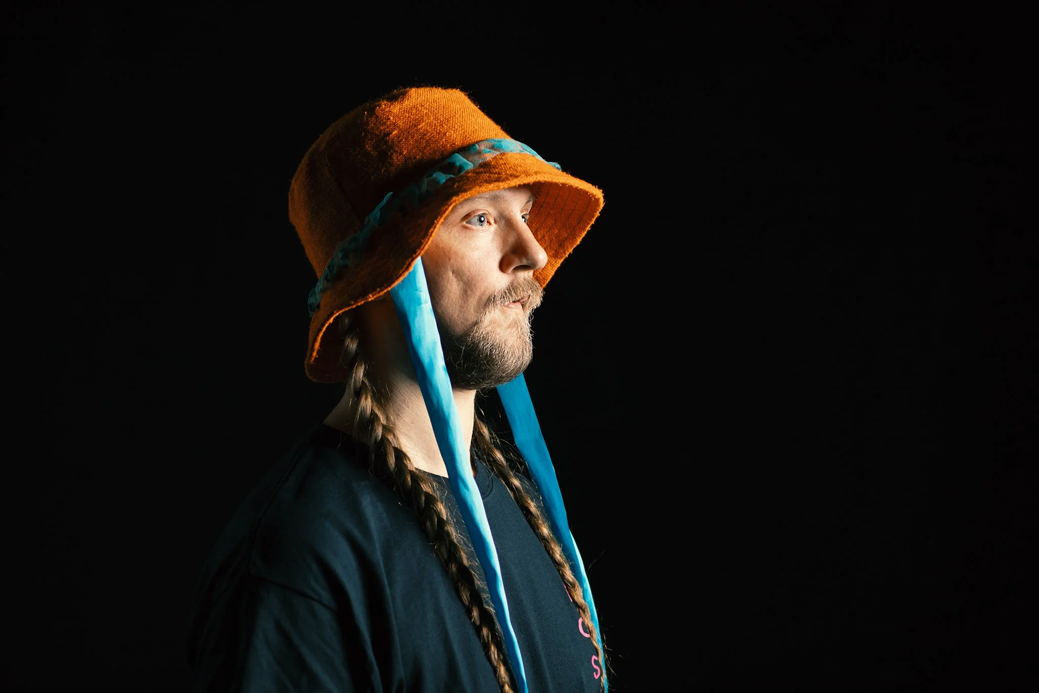 _P4A4567 Mondo Village press profil_01.jpg