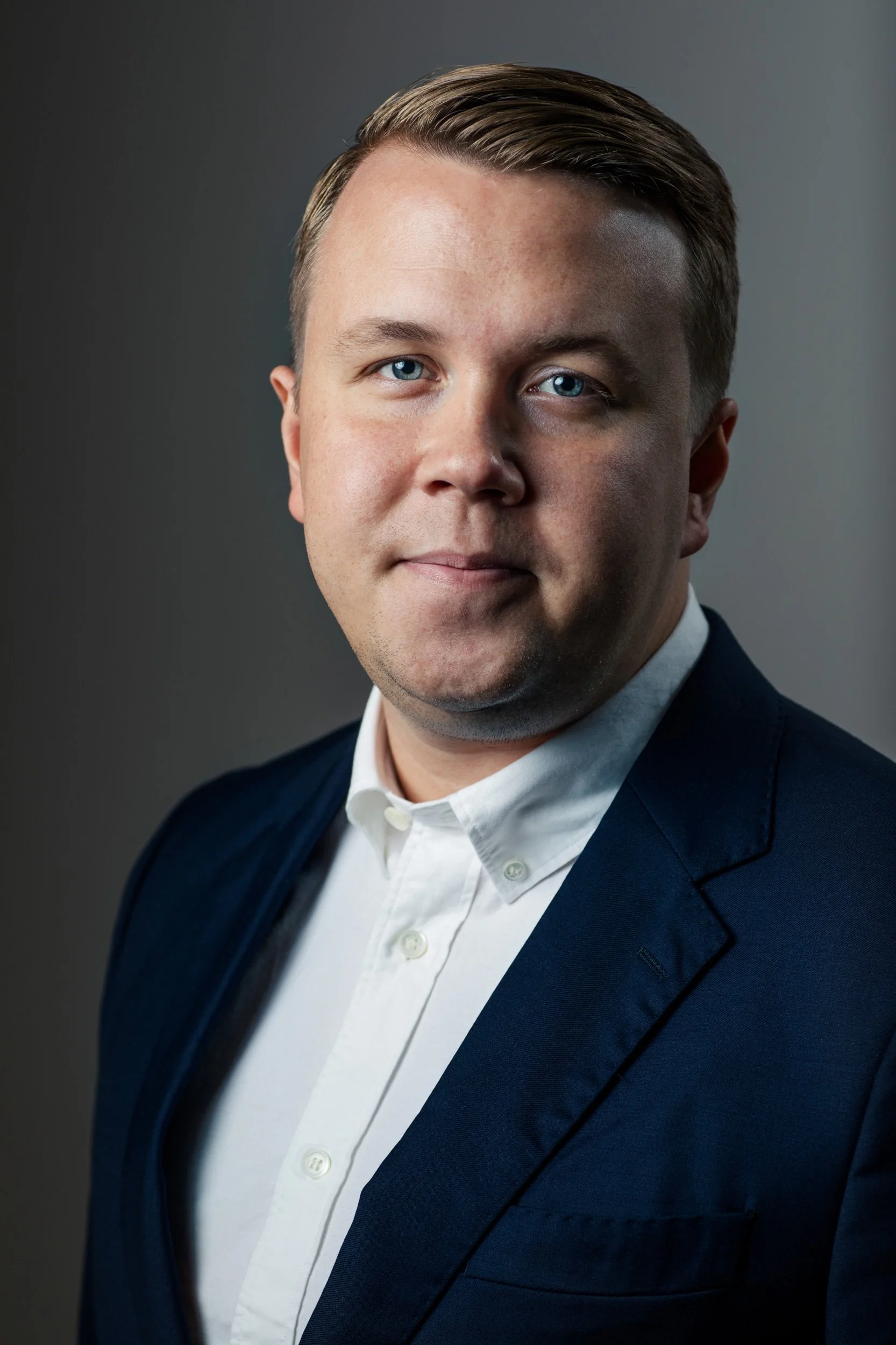 _P4A5084 Onefin headshot 04.jpeg