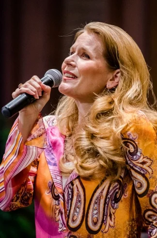 Julia In Concert