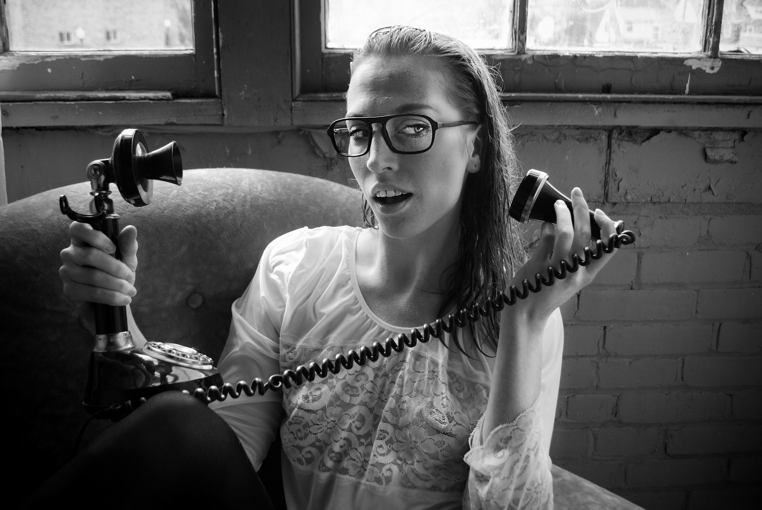 Nicole_Phone BW.png