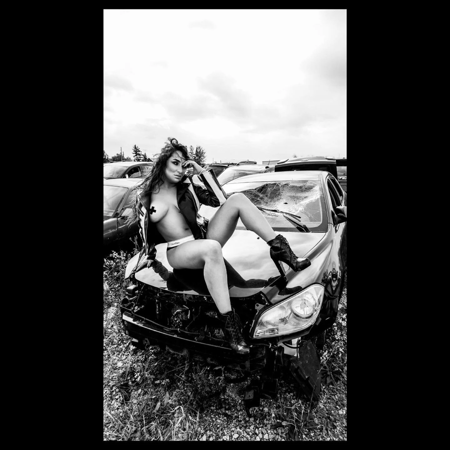 "Trying to save myself, but myself keeps slipping away." ~ Nine Inch Nails

Ft. @manebody_naz 

#westmonochrome #phantomlovers #fashionphotography #newartist #indiephotographer #portraits #monochrome #ck1 #guess #fashion #editorial #beauty 