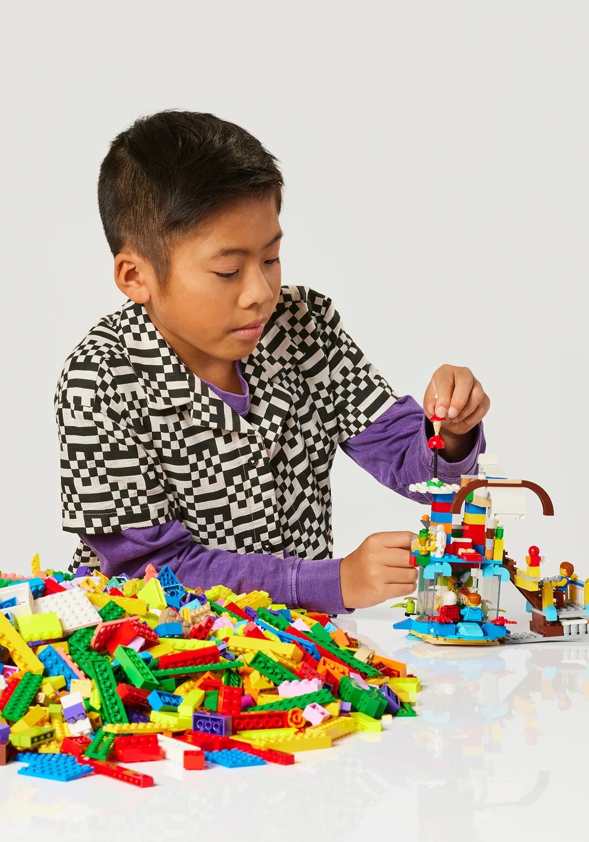 3ce38c8d251c4756b3b6a0a8db7b58d3f4-NYM22-LEGO-PCOS5942-BA1-20220909-SHOT-07.w1180.h1686 copy.jpg