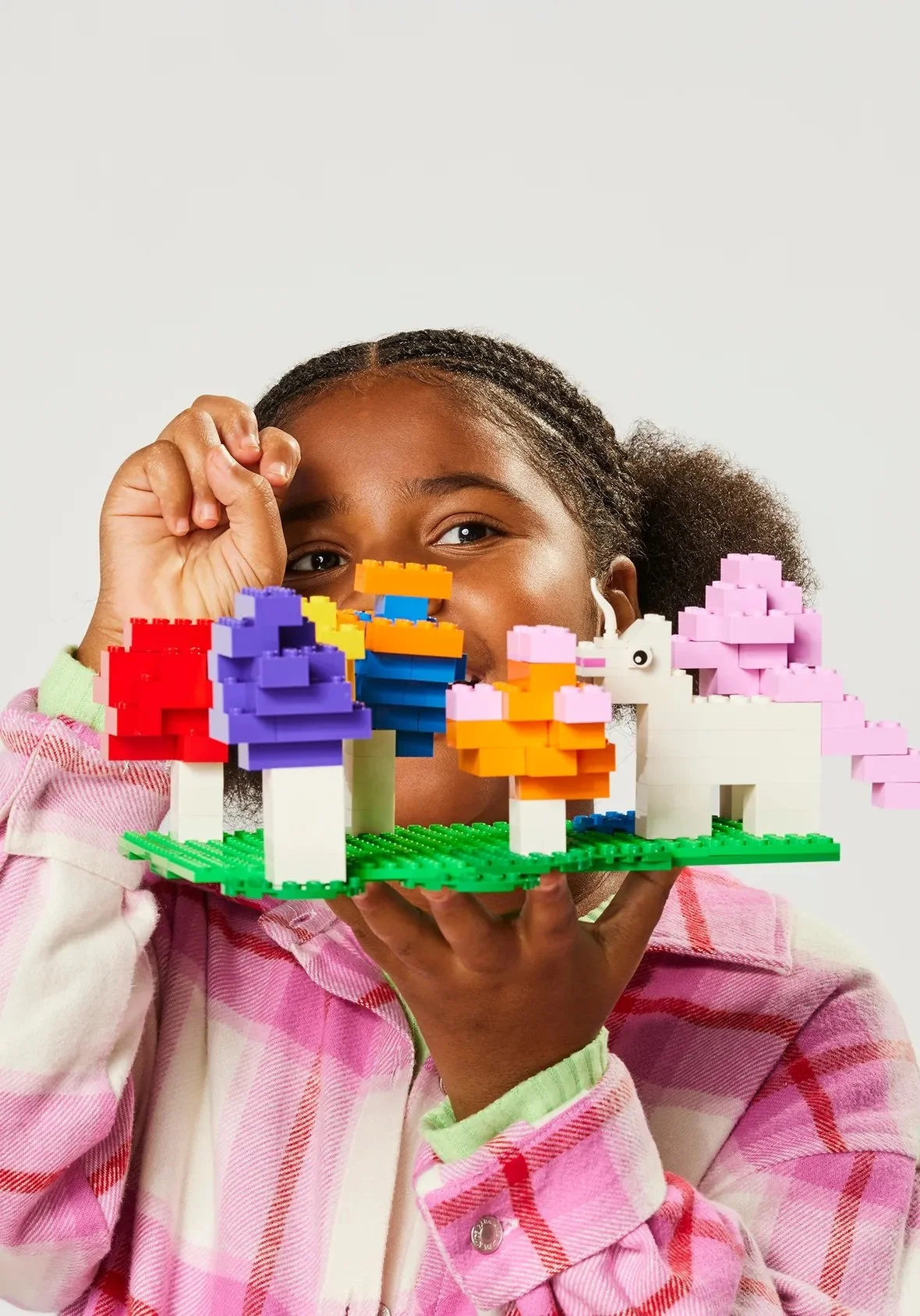 dc0e50835fca205bf2f0f5096a257e8eb9-NYM22-LEGO-PCOS5942-BA1-20220909-SHOT-05.w1180.h1686 copy.jpg