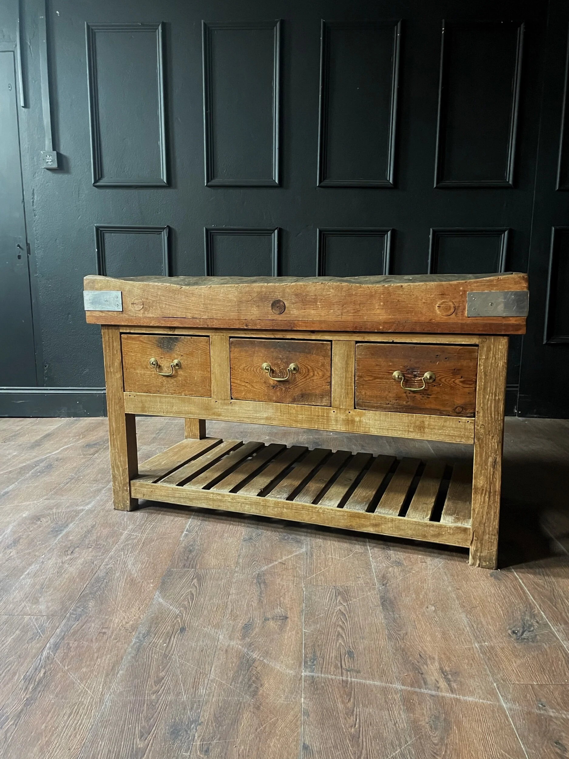 60E75325-B40B-4D1B-860A-4E4169A84D76