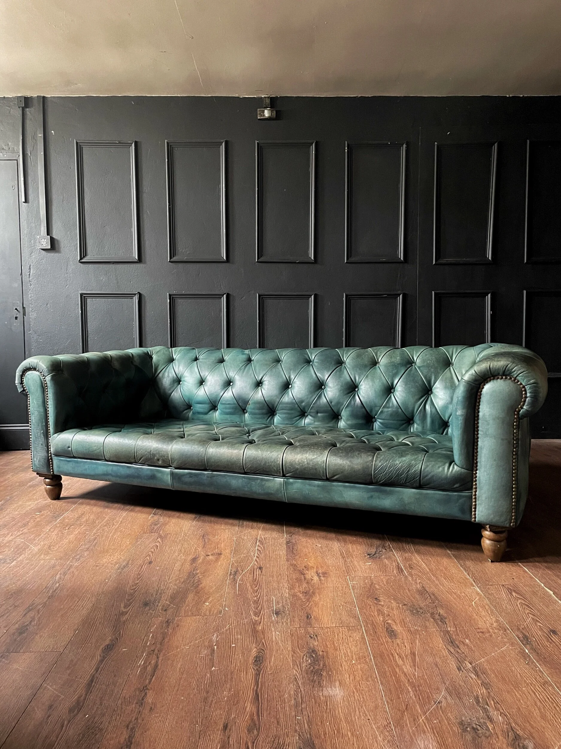 F0320F92-792D-4C9B-8BB9-42204A1EDEA3