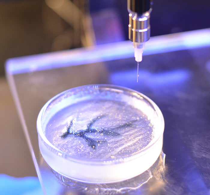 FluidForm’s FRESH bioprinting technique harnesses the power of non-newtonian gels to allow movement through a material like it’s a liquid, while supporting deposited material like it’s a solid