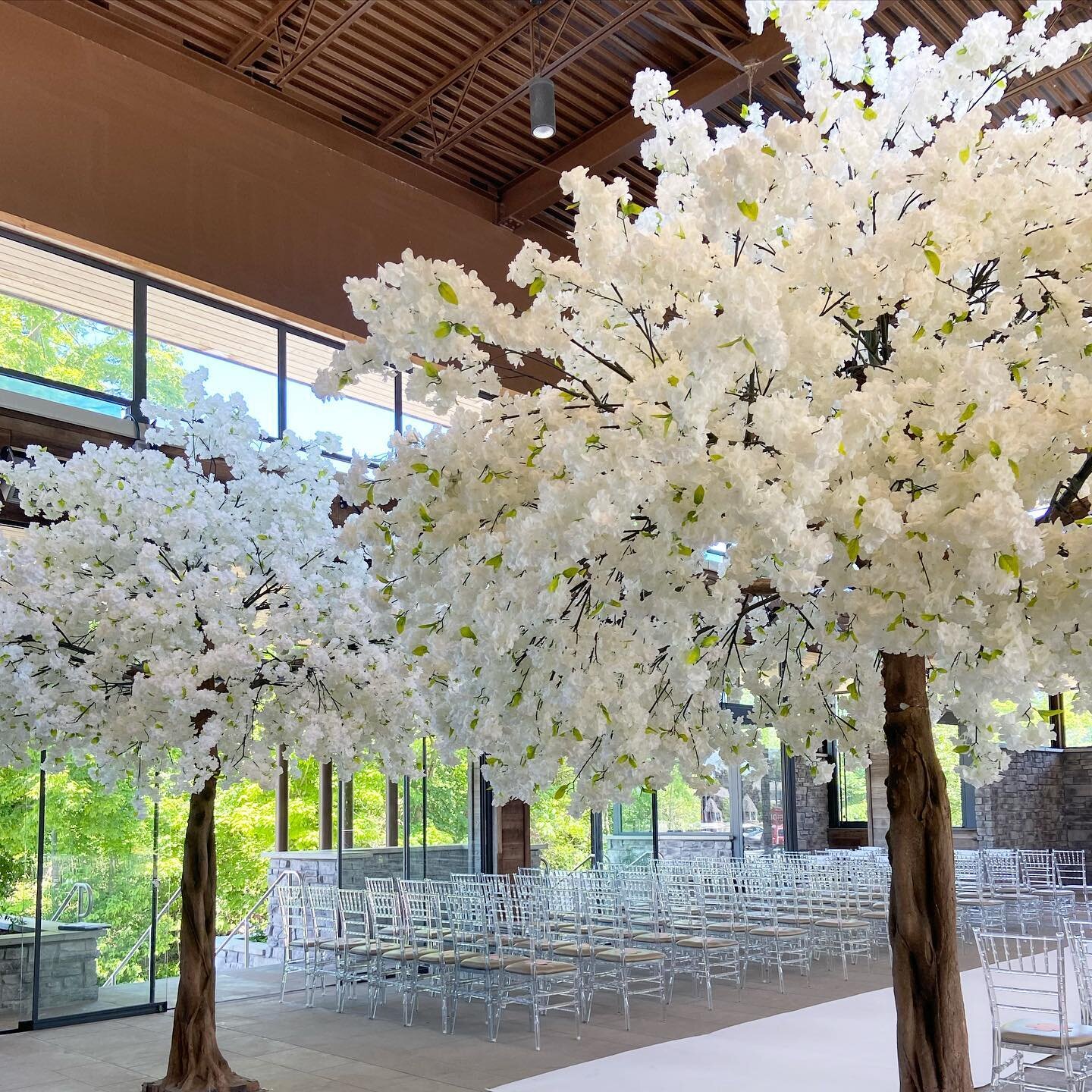Our lush 11&rsquo; white cherry blossom trees fit perfectly within this grand gazebo. They greeted guests for a beautiful day of wedding festivities 🤍✨

To reserve these for your next event, please email us at rentals@parasevents.ca

#ParasEvents #P
