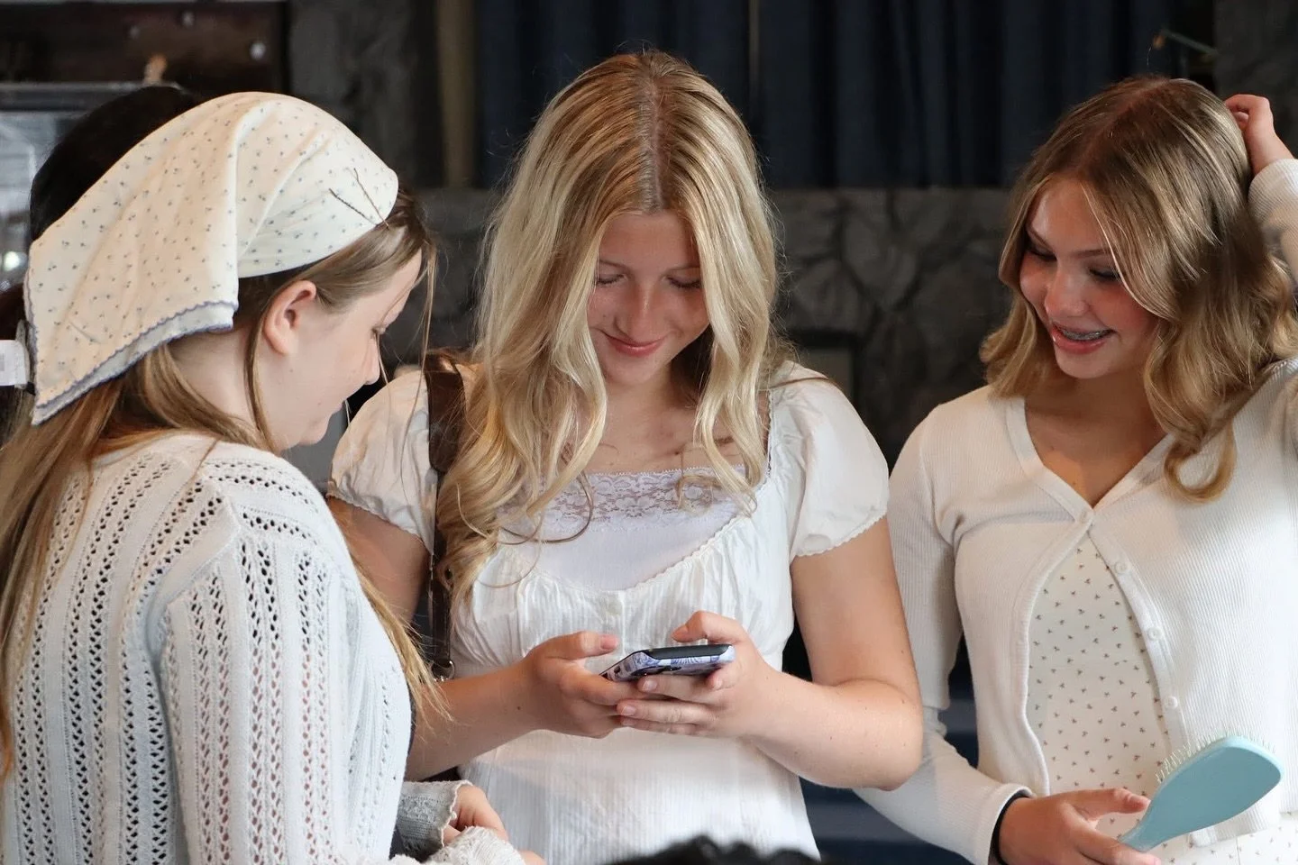 📱 Social media can connect us ✨ but also distract us 👀.

✅ Great for sharing faith + staying connected.
⚠️ Dangerous when it replaces prayer + real fellowship.

Hebrews 10:25 reminds us: &ldquo;Don&rsquo;t neglect meeting together.&rdquo;
Let&rsquo