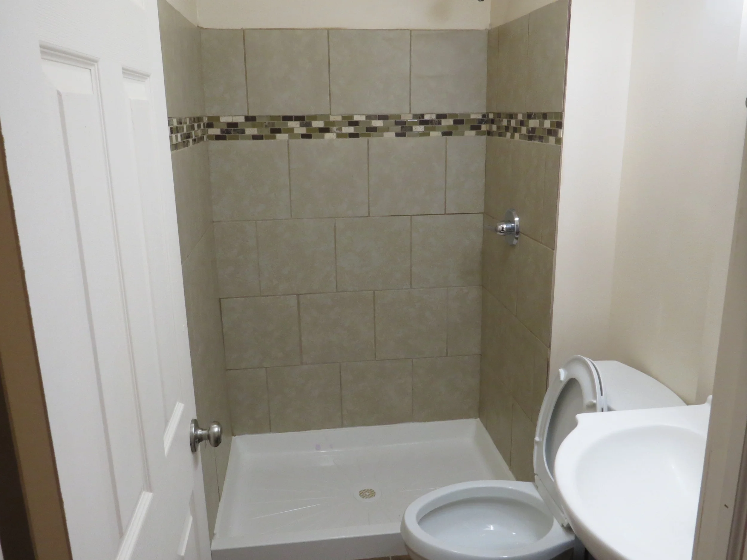 Unit2bath11977.JPG