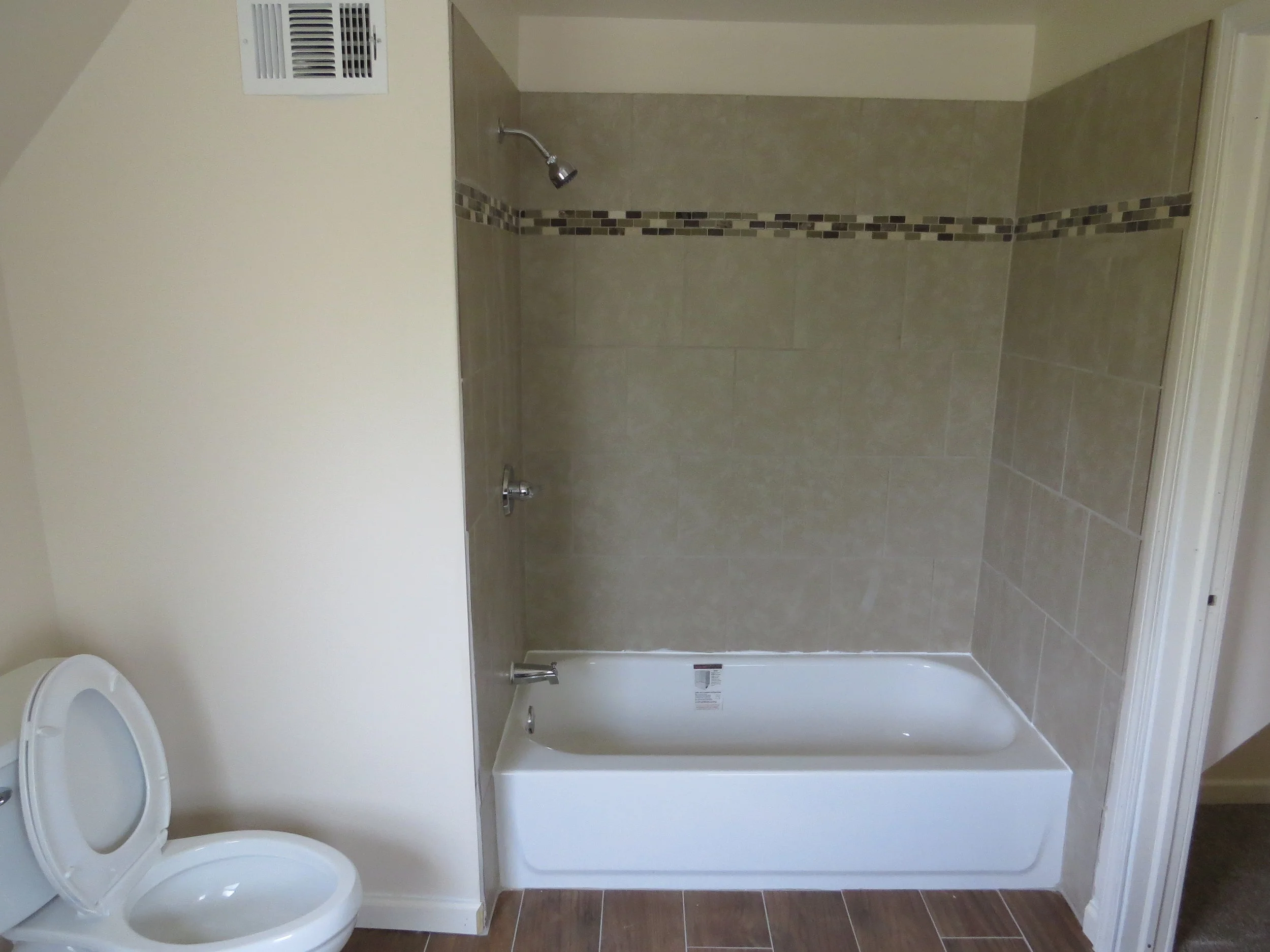 Unit2bath21977.JPG