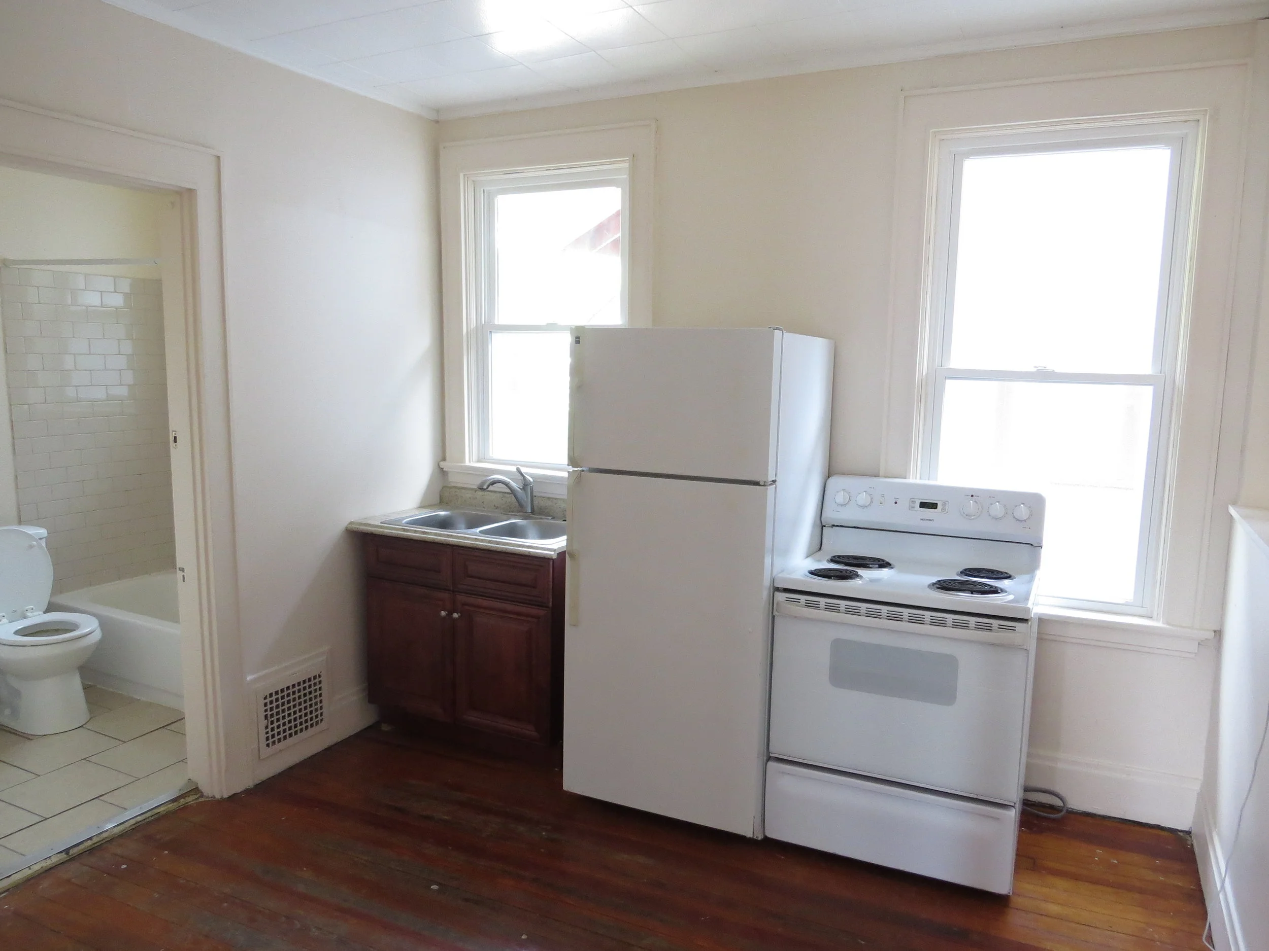 Euclid bonus kitchen.JPG