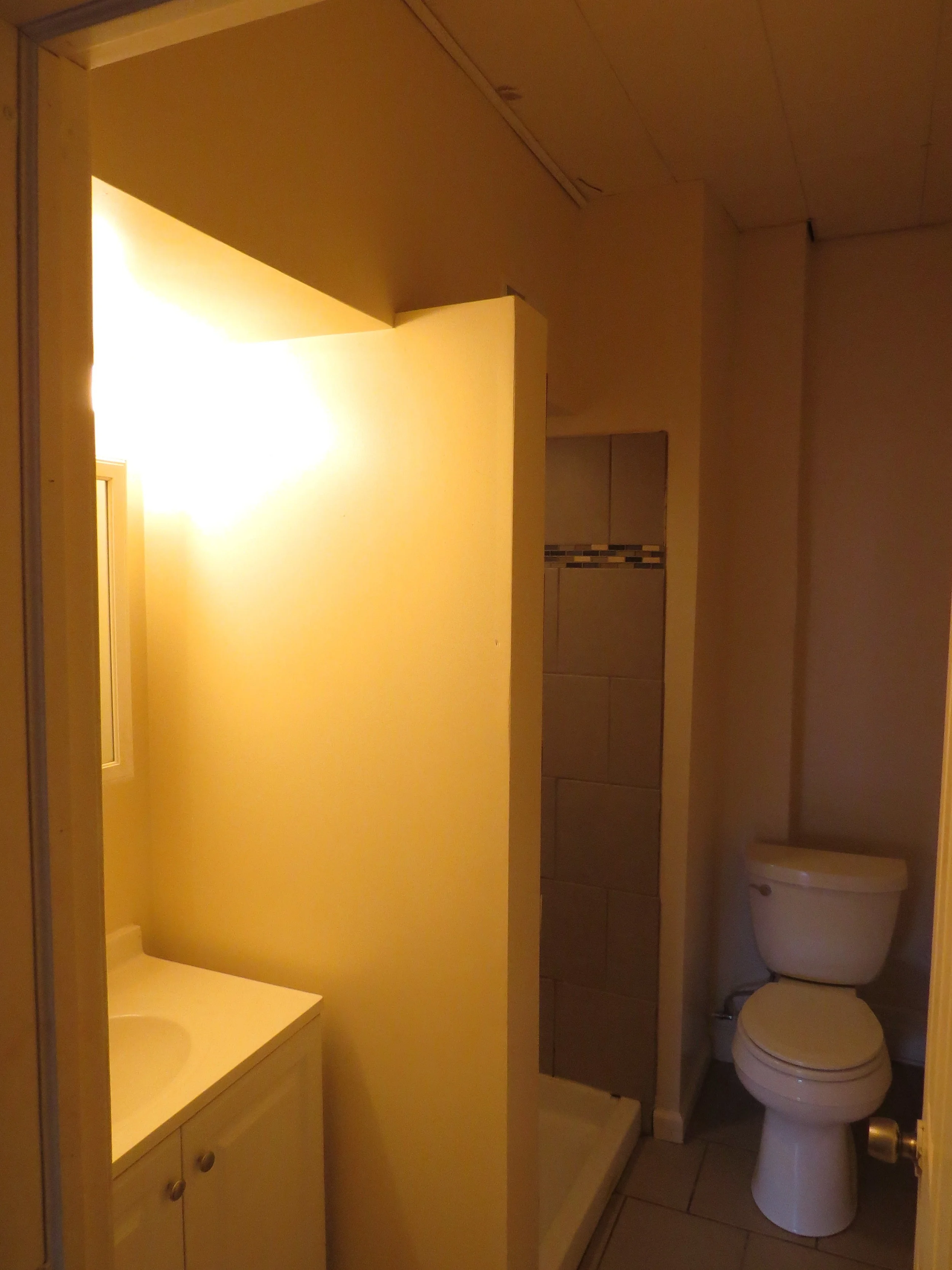 112 bathroom 2.JPG