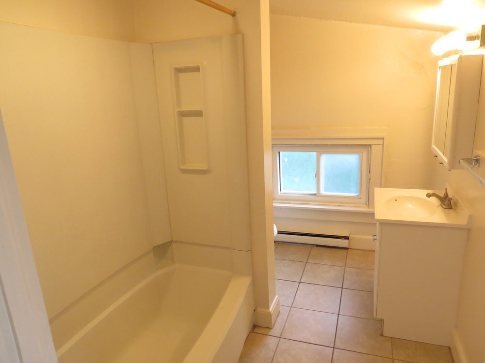 215+unit+2+bathroom+3.jpg