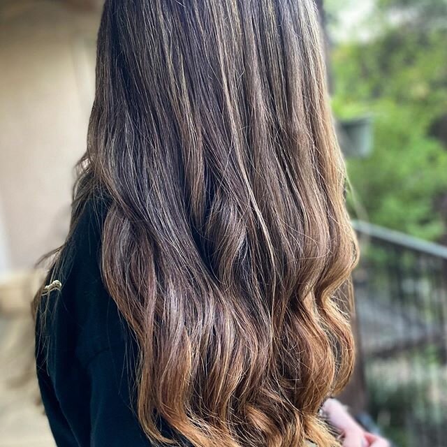 Working in New Braunfels tomorrow. Let me know if you need to get in! I would love to add a few highlights to your hair for a fun summer look! &hearts;️🥰🤩💇🏽😉💇🏼&zwj;♂️👌🏻✌️stylistdeana.com #stylistdeana #highlights #summerhaircolor #summerhair