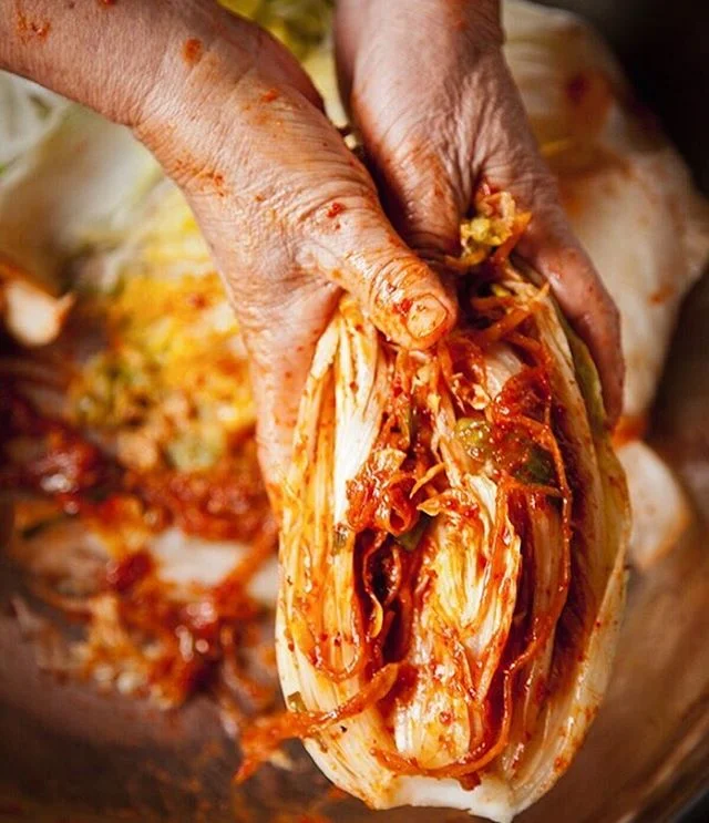 The aroma of kimchi reminds us of our grandmothers and takes us back to our childhood. As Korean Americans, it makes us so proud to see various types of kimchis on the shelves at most supermarkets today. What&rsquo;s your favorite food to pair this amazing superfood with? #mokbar (Photo creds @pinterest)
