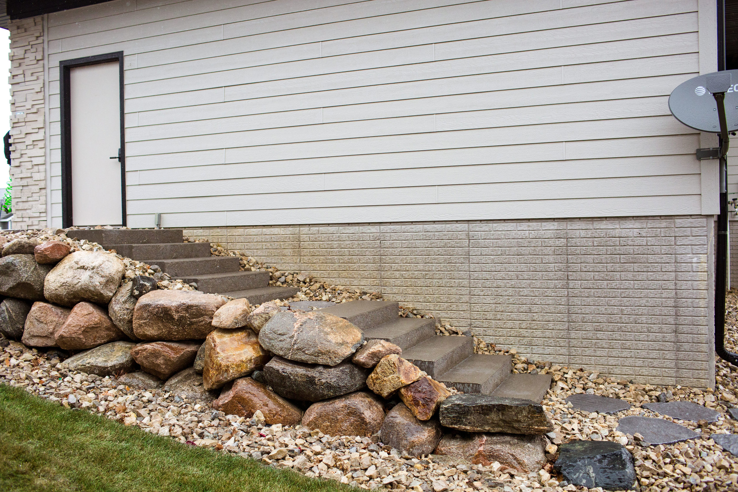 Boulder Retaing wall with steps.jpg