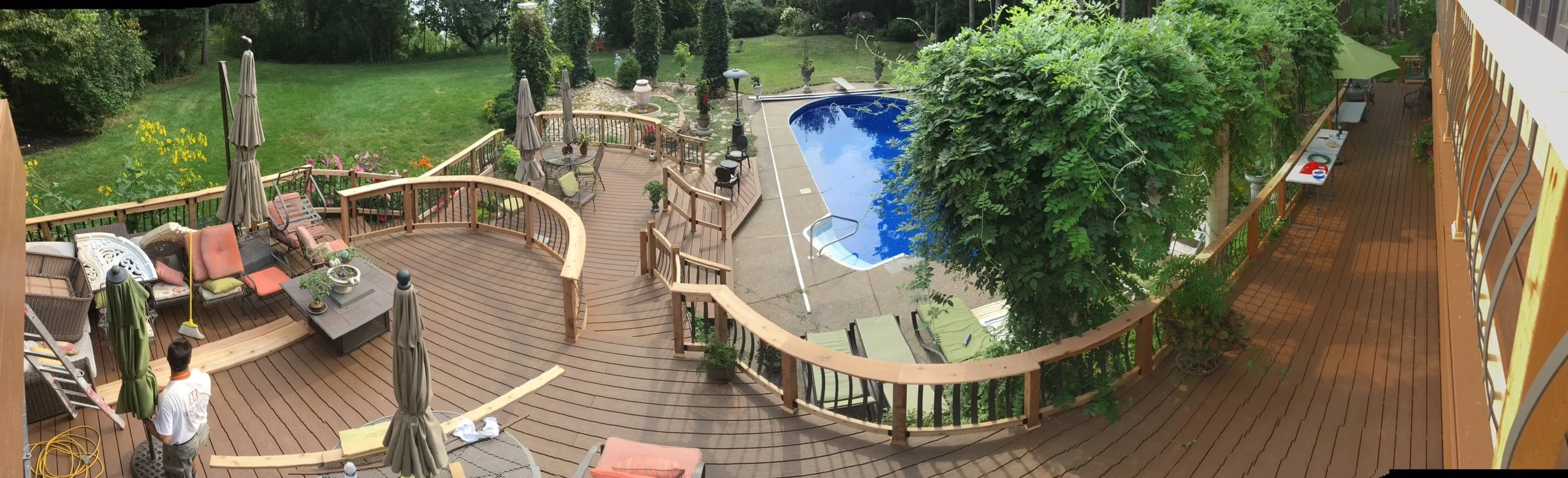  Cedar rails and fascia were steamed and shaped to create the curves. 