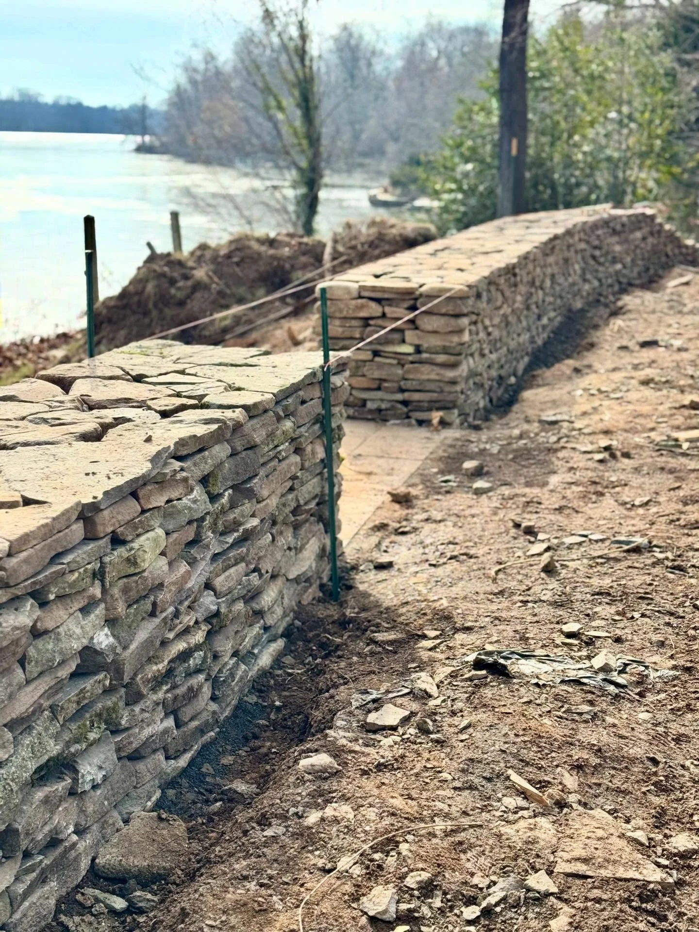 We absolutely love how these stone stacked walls are coming out! Classic materials always make for the best design and installs 📐

#landscapedesigner #landscapedesi̇gn #landscapearchitecture #designbuild #residentialdesign #landscapeconstruction #la