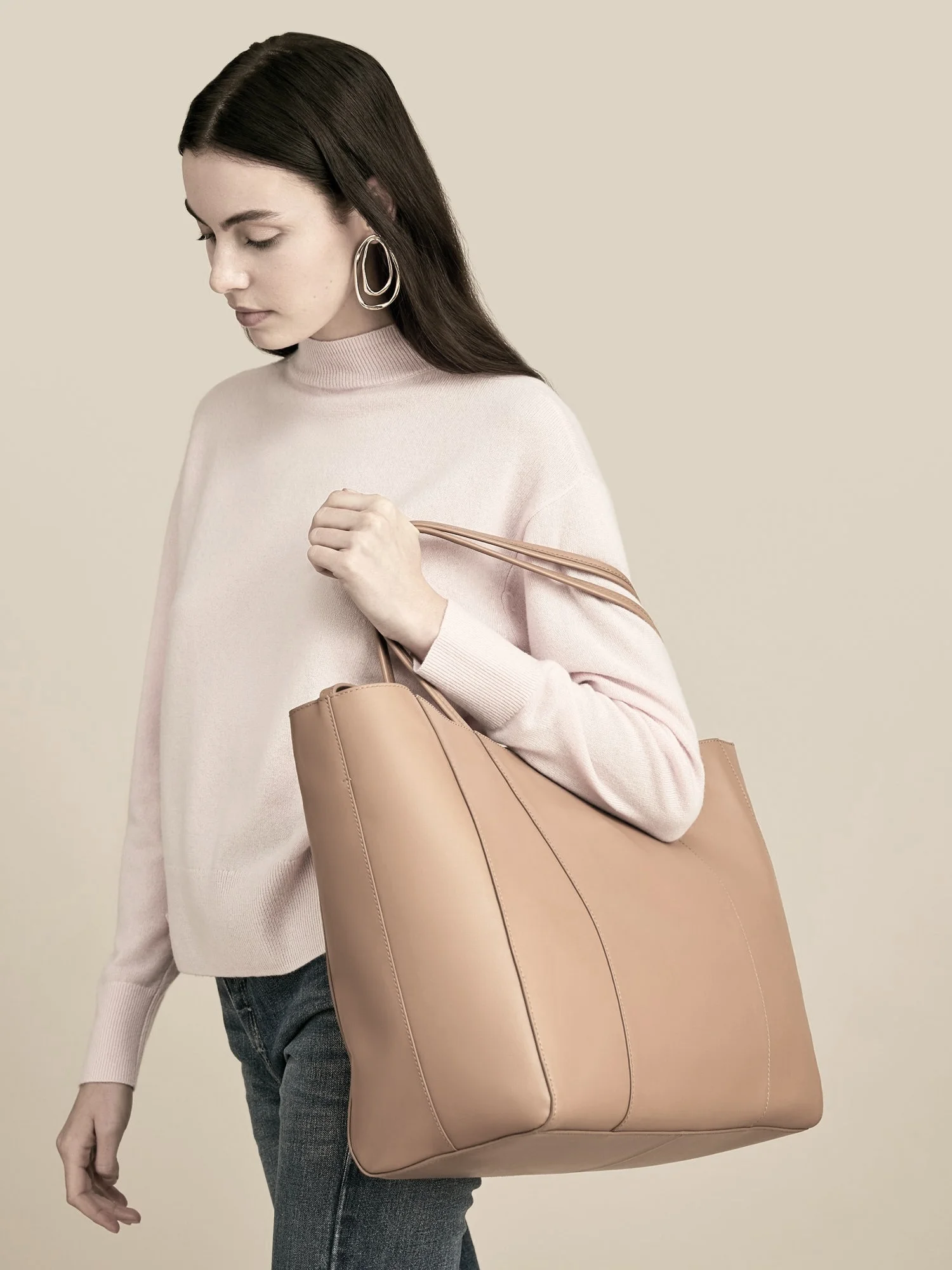 Italic+Tote+Review_Elle+Harikleia.jpg