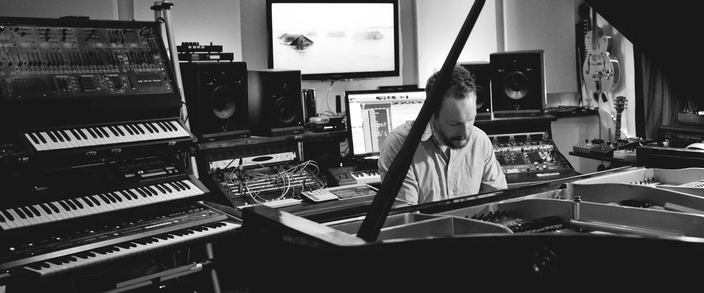 PlayingPiano1_1440x600_8.jpg