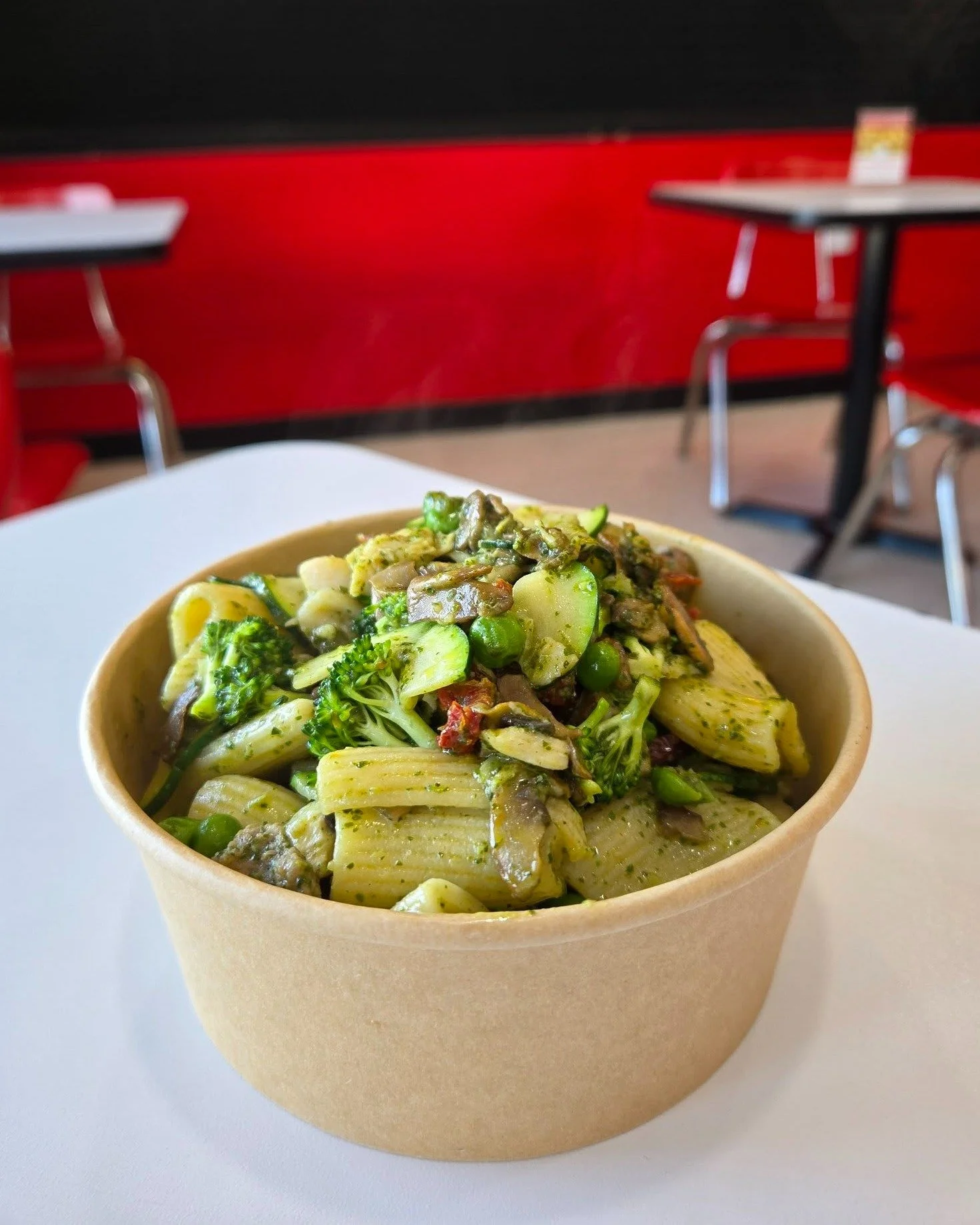 Pretty in pesto 💚💚💚 Basil, extra virgin olive oil, parmesan, romano cheese, garlic, and spices. This bright little number is sure to cheer you up. Or if you're feeling frisky, try our creamy pesto (mixed with alfredo)!