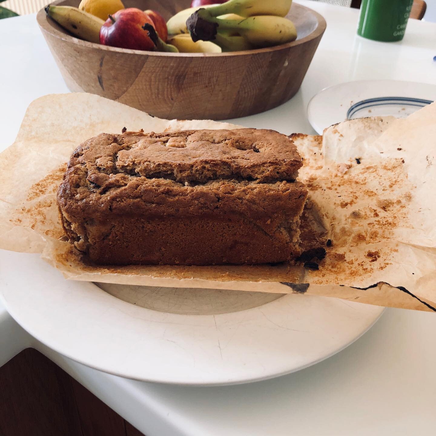 .
#cake
Thank you, thank you @andrewtimothyob for the vegan Apple and Cinnamon loaf/cake recipe.

My intention is to go vegan but cake and tonnes of other non vegan stuff find their way into my mouth😬.

This is tres gorgeous and so sweet due to the 