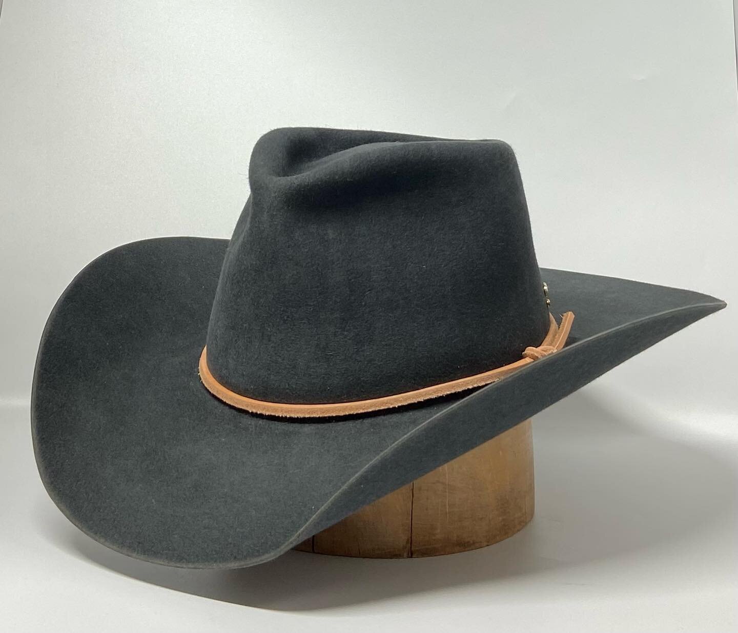 A great example of a steel colored felt. I have one more of these felt bodies left in stock. It can be made into any shape or size! Dm for more info. 

#bowmanhatco