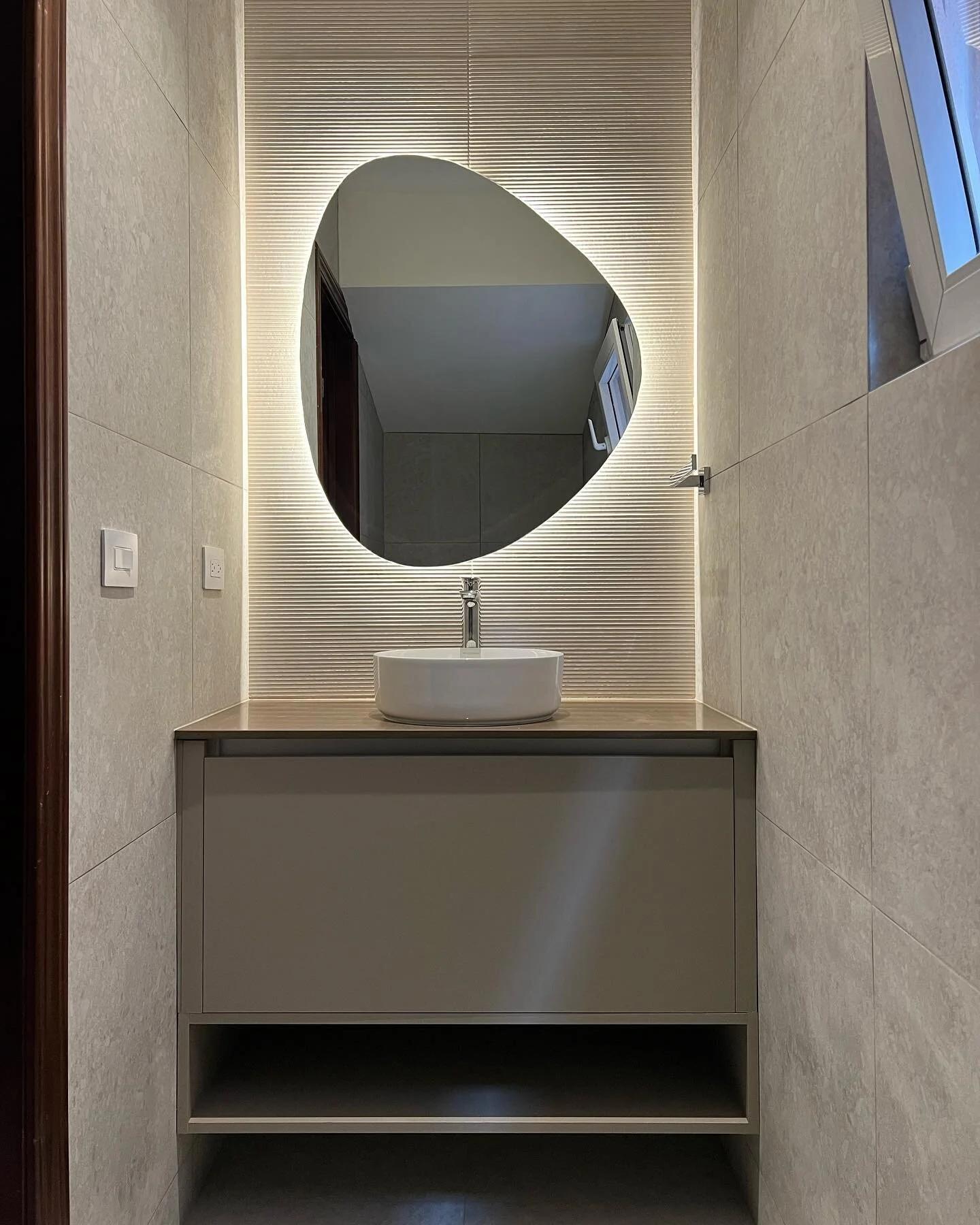 Remodelaci&oacute;n ba&ntilde;o de visitas. 

#arquitectura #arquitecturaydise&ntilde;o #dise&ntilde;odeinteriores #interiordesign #designinspiration #bathroomdesign #josarquitectura