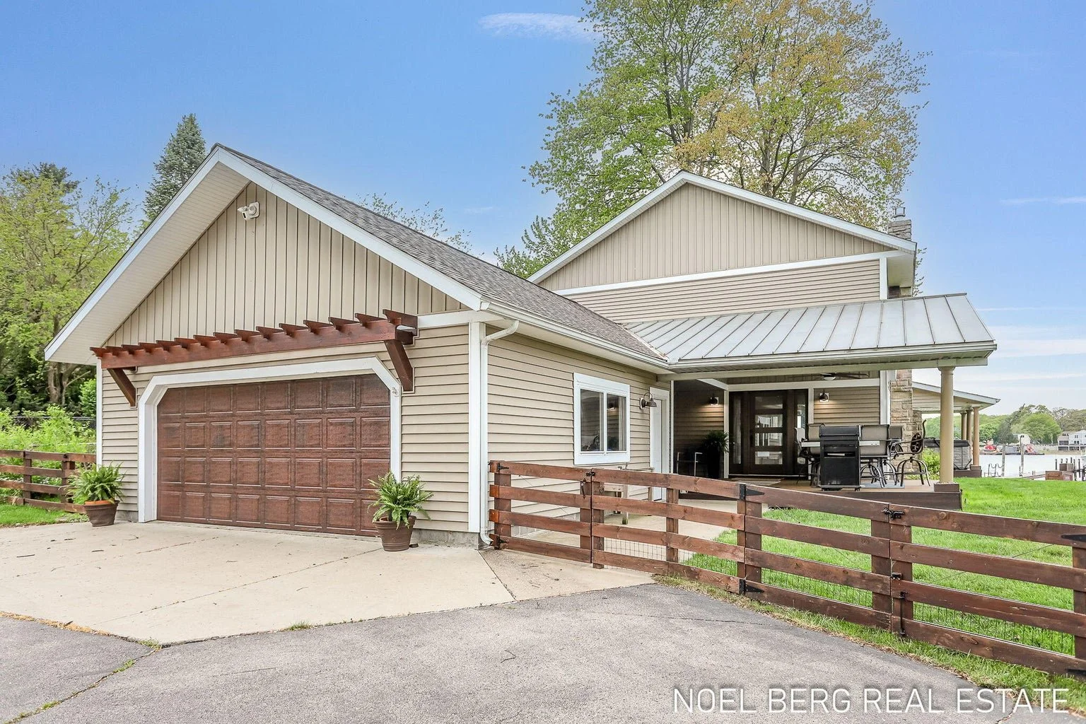SOLD! 16 Circle Dr. Fruitport, MI 49415 $1,350,000