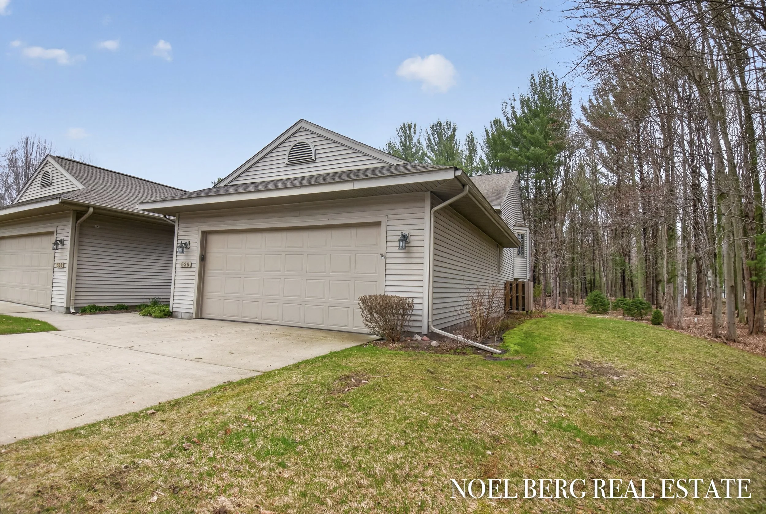 536 Tournament Circle 9, Norton Shores, MI 49444	 $324,900