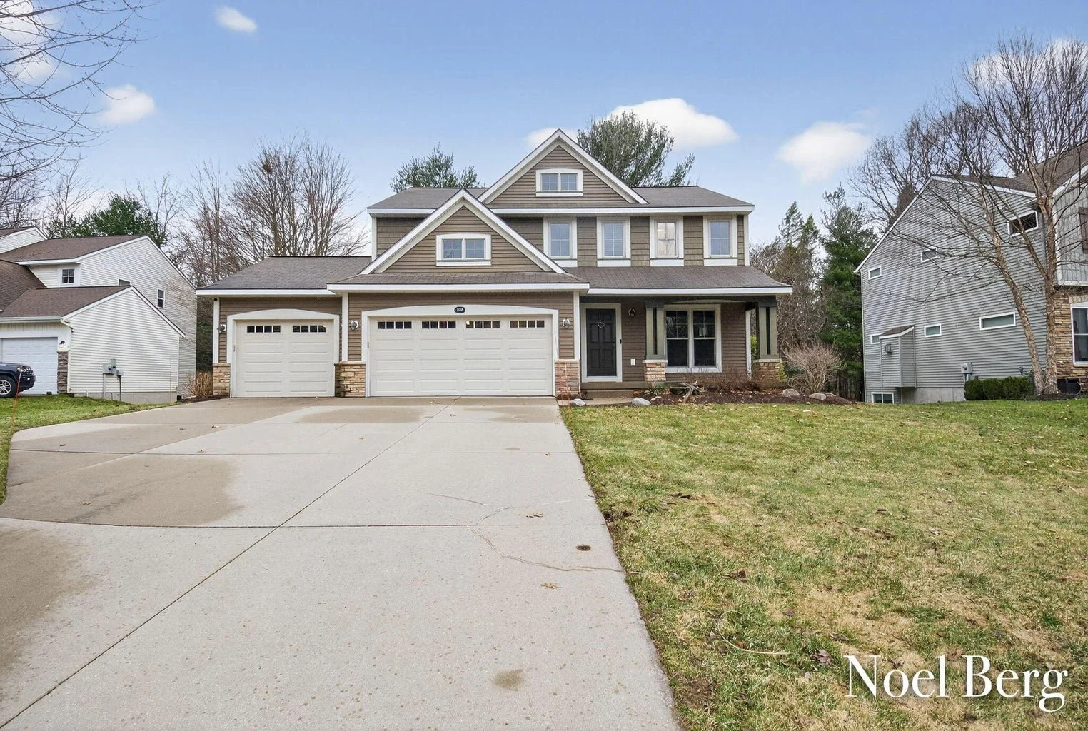 SOLD  16861 Birchview Drive, Nunica, MI 49448	 $514,900