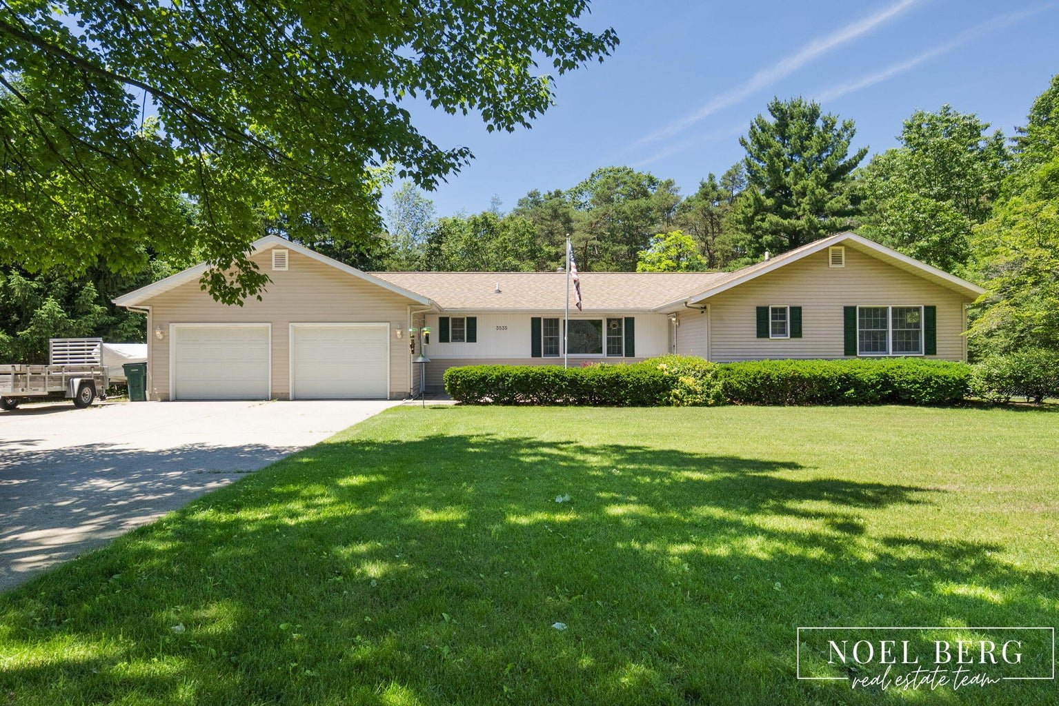 SOLD! 	3535 S Sheridan Drive, Muskegon, MI 49444	 $373,000