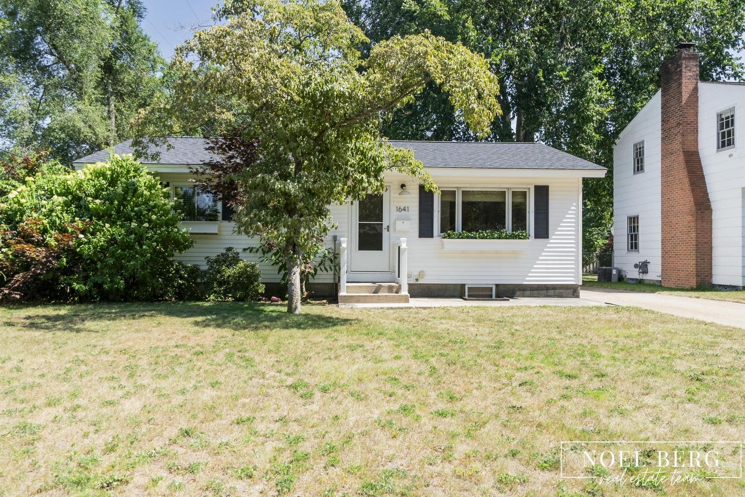 Pending!  1641 Moulton Avenue, Muskegon, MI 49445	 $259,900