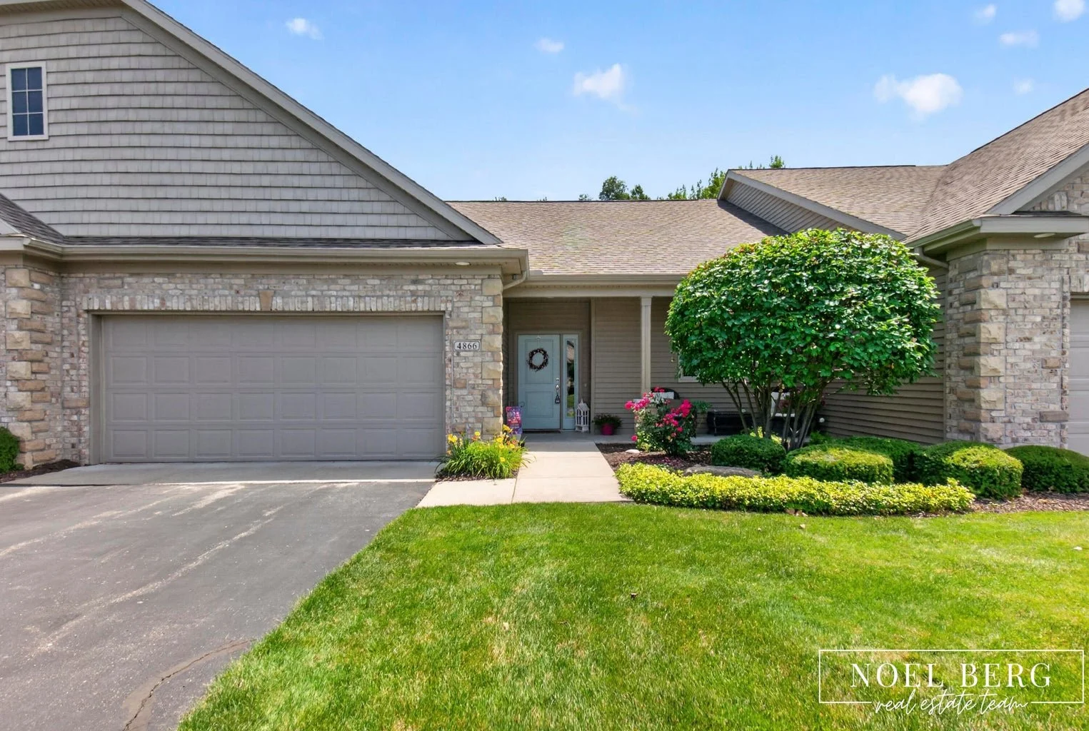 Pending!  4866 Chatsworth Creek Drive, Hudsonville, MI 49426	 $419,900