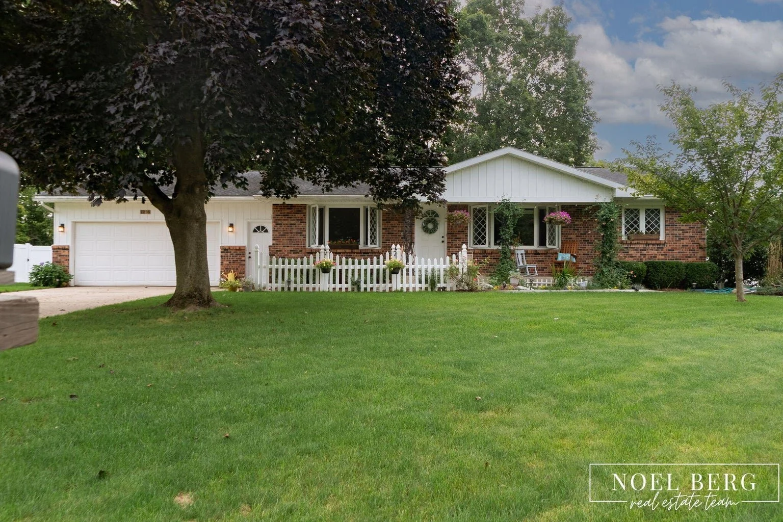 1216 Sycamore Drive, Jenison, MI 49428	 $379,900