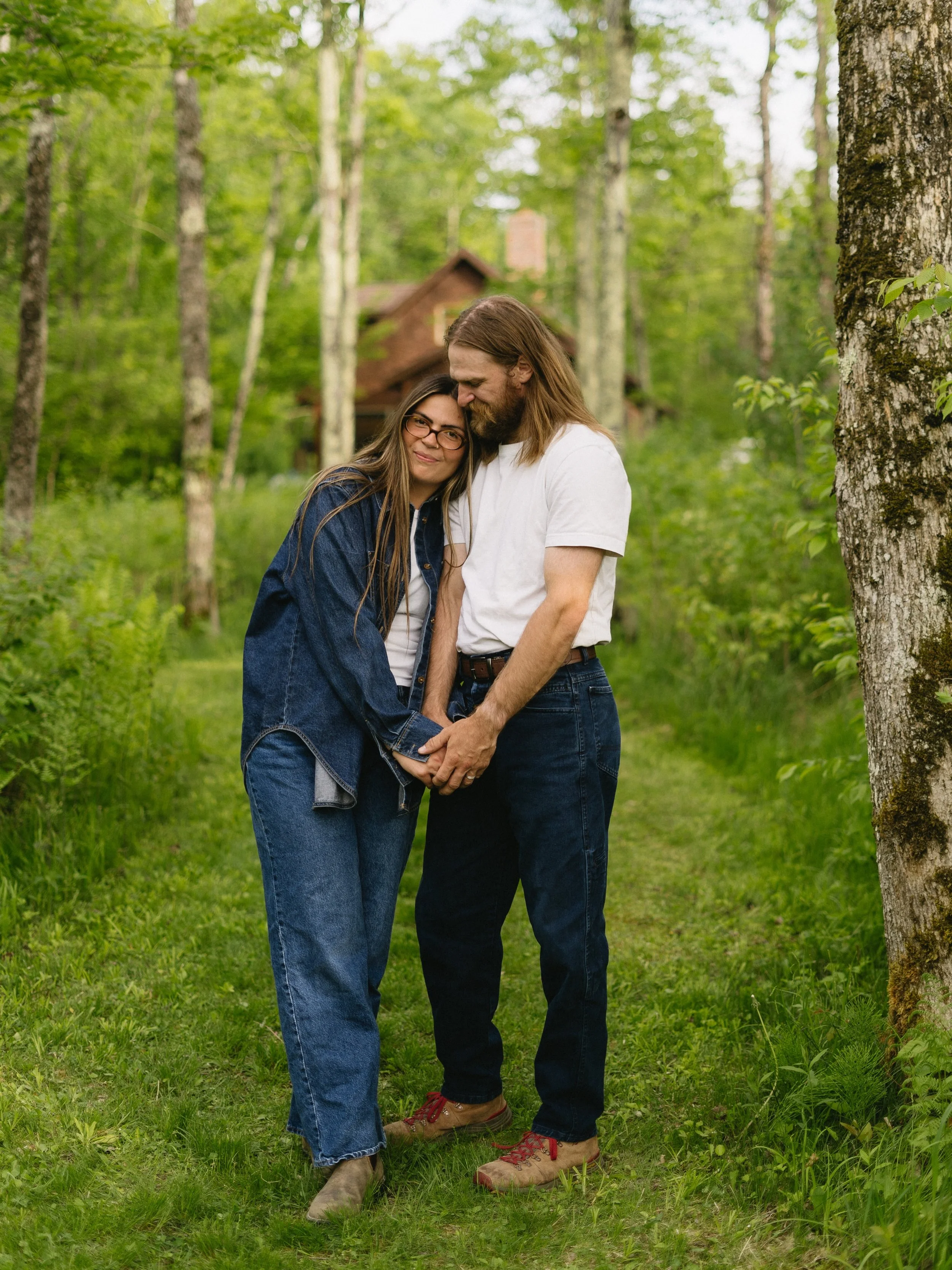 Captured this special cabin session over the weekend with some of my favorite humans. Good vibes, tons of laughs, and a whole lotta hair!

Excited to celebrate you this fall @nick_eliason2 &amp; @hannahmacz 🎉