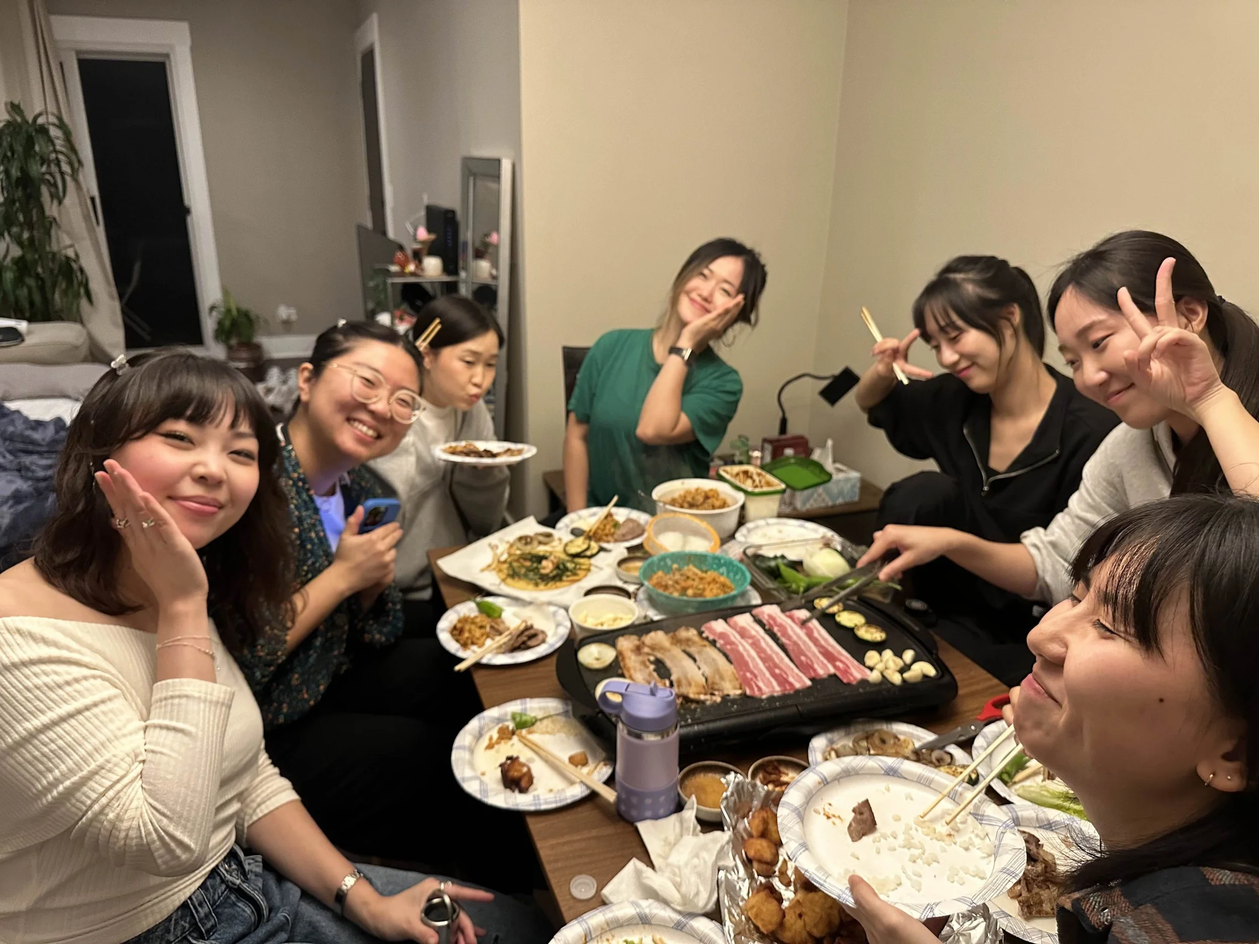 girlshangout.jpg